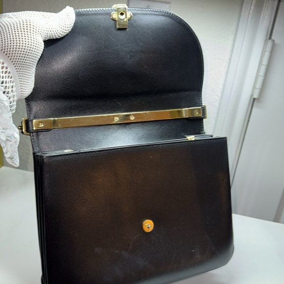 Authentic BALlY Black Leather Shoulder Bag - Picture 7 of 17